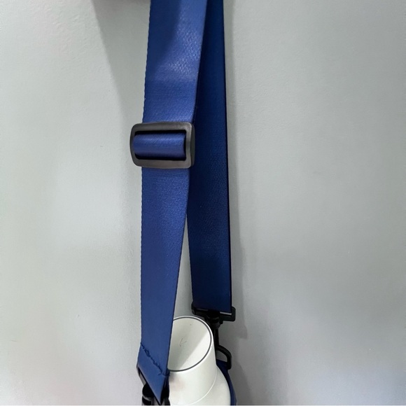 NWOT Disneys Stitch Water Bottle sling
Side pocket - Picture 3 of 4